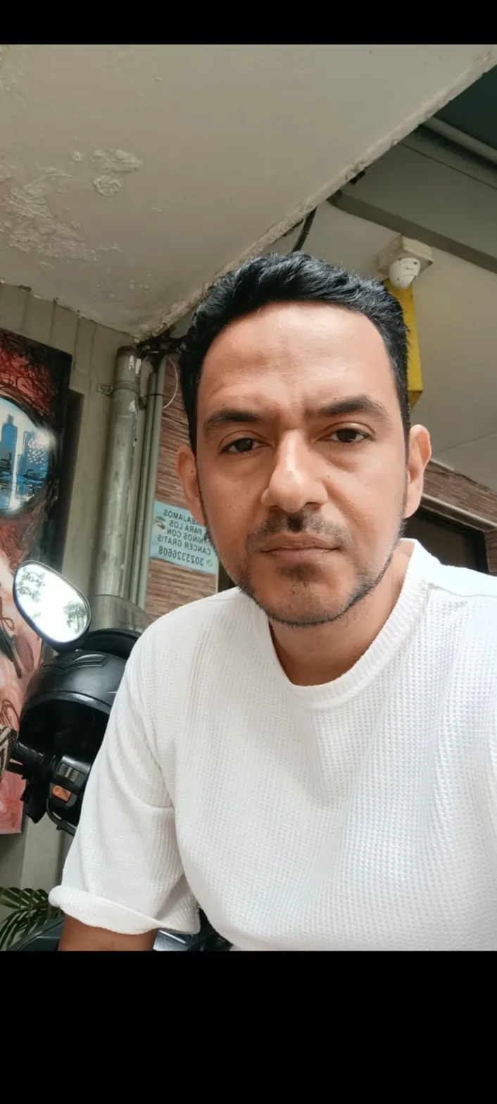 Larry Jiménez - Tattoo Artist in Medellín