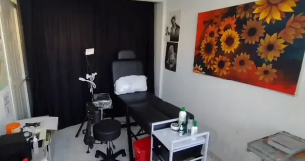 Larry's professional tattoo studio in Medellín